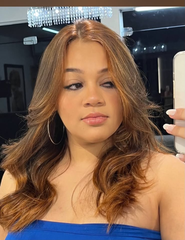 Corte com movimento e coloração caramelo